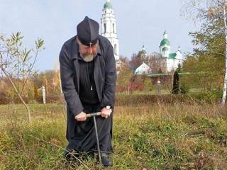 На Полтавщине митрополит УПЦ посадил дубовую рощу